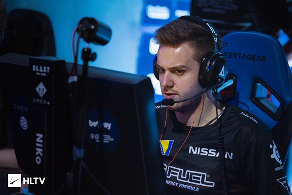 LPL 宣布夏季赛赞助商：包括奔驰、李宁、京东和其他12家