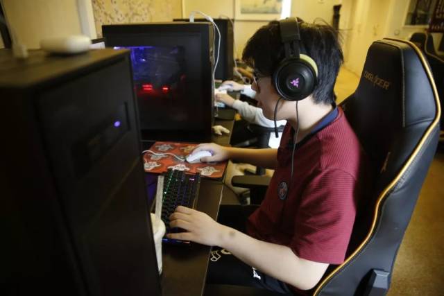 Mouz 对阵 FURIA Esports ， The MongolZ 将在 IEM Cologne 2025 季后赛中与 NAVI 交锋