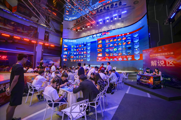 梦幻联赛资格赛：Pyw在最后时刻被压制， Shiro 的飞机猛烈爆炸，新 LGD Gaming 扳平了比分